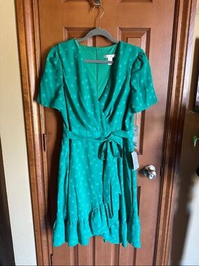 NWT Green Clip Dot Faux Wrap Dress with Tie Waist, size 14